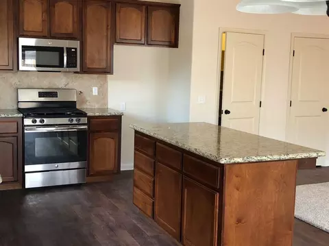 1140 E Vine Ct, Visalia, CA 93292 photo 4