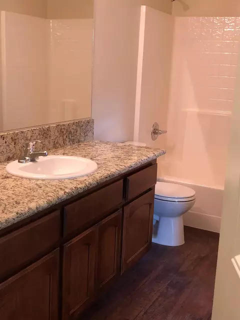 1140 E Vine Ct, Visalia, CA 93292 photo 6