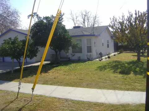 301 Elm St, Hanford, CA 93230 photo 2