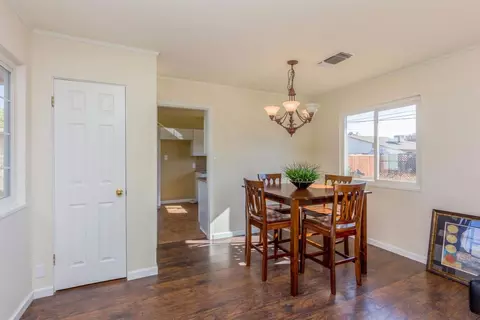 561 Lombardy Ln, Lemoore, CA 93245 photo 6
