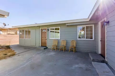 561 Lombardy Ln, Lemoore, CA 93245 photo 2