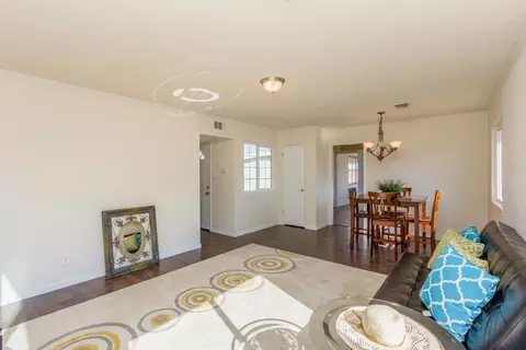 561 Lombardy Ln, Lemoore, CA 93245 photo 5
