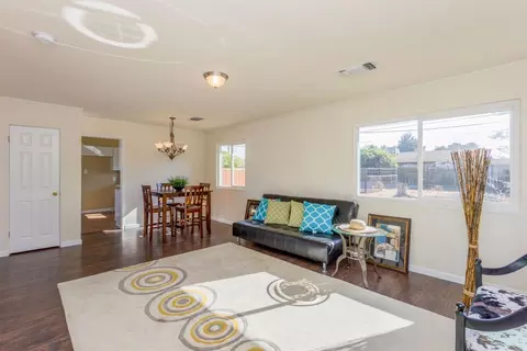 561 Lombardy Ln, Lemoore, CA 93245 photo 4