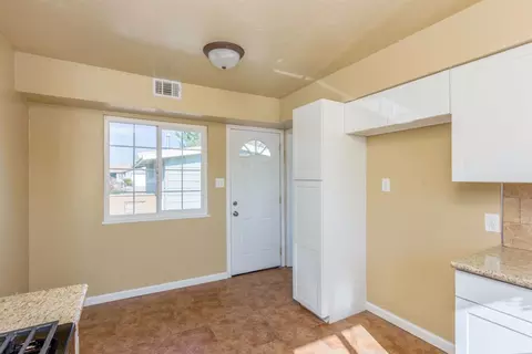 561 Lombardy Ln, Lemoore, CA 93245 photo 9