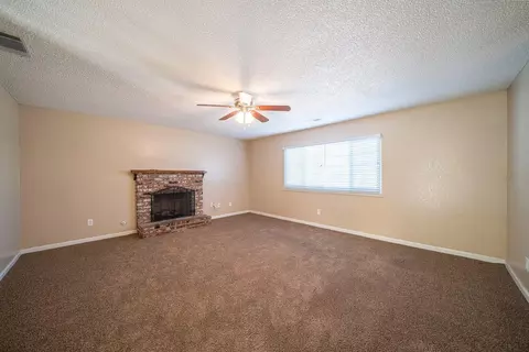 139 S E St, Tulare, CA 93274 photo 6