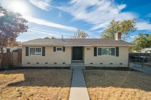 139 S E St, Tulare, CA 93274 photo 3