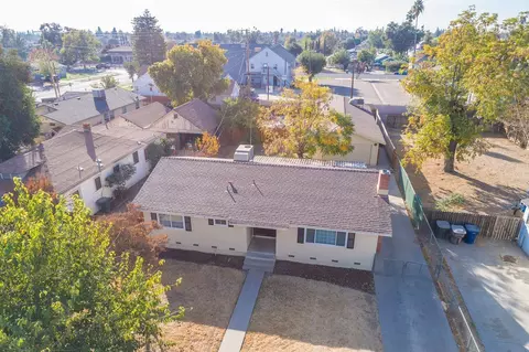 139 S E St, Tulare, CA 93274 photo 1