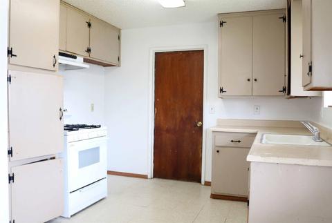 1435 E Alpine Ave, Tulare, CA 93274 photo 9