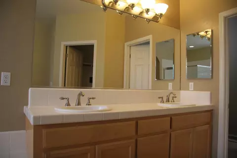 122 E Reese Ave, Visalia, CA 93277 photo 27