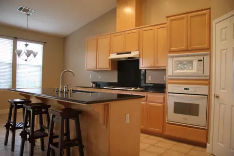 122 E Reese Ave, Visalia, CA 93277 photo 9
