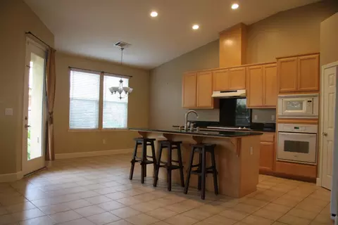 122 E Reese Ave, Visalia, CA 93277 photo 10