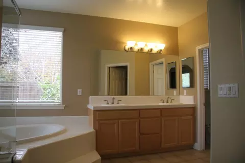 122 E Reese Ave, Visalia, CA 93277 photo 23