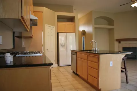 122 E Reese Ave, Visalia, CA 93277 photo 12