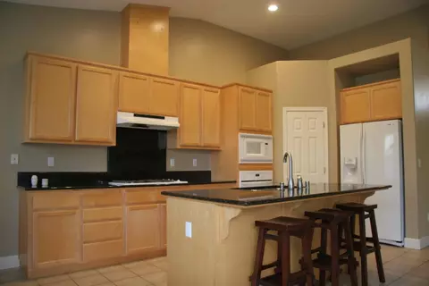 122 E Reese Ave, Visalia, CA 93277 photo 11