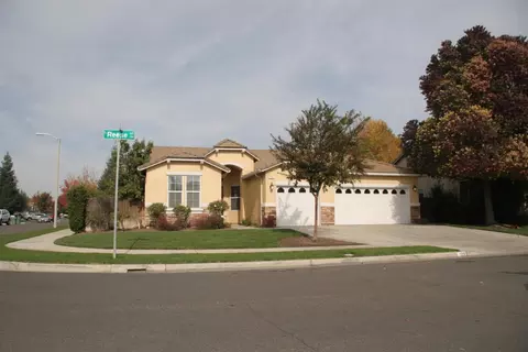 122 E Reese Ave, Visalia, CA 93277 photo 1