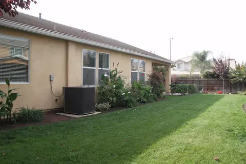 122 E Reese Ave, Visalia, CA 93277 photo 31