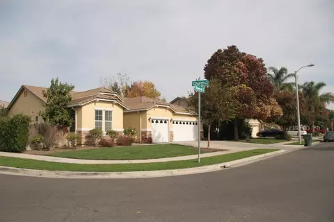 122 E Reese Ave, Visalia, CA 93277 photo 3
