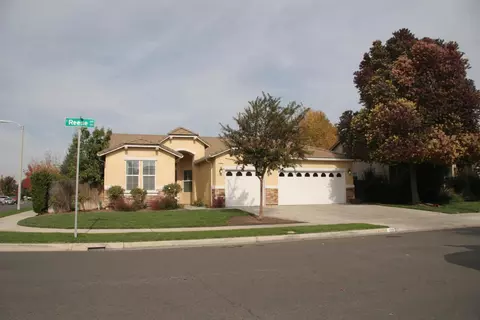 122 E Reese Ave, Visalia, CA 93277 photo 2
