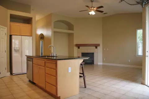 122 E Reese Ave, Visalia, CA 93277 photo 13