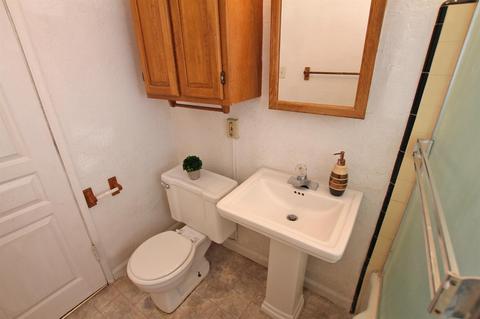 711 E Laurel Ave, Visalia, CA 93292 photo 18
