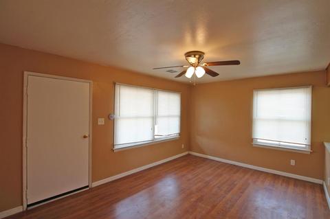 711 E Laurel Ave, Visalia, CA 93292 photo 12
