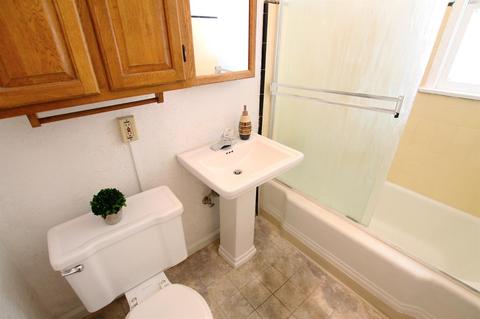 711 E Laurel Ave, Visalia, CA 93292 photo 17