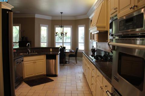 3542 E Hillcrest Ave, Visalia, CA 93292 photo 9