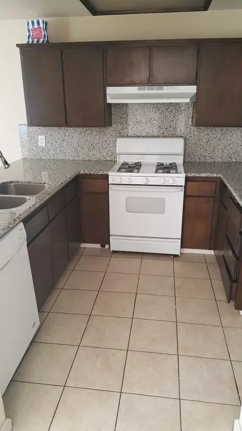 739 E Prospect Ave, Visalia, CA 93292 photo 9