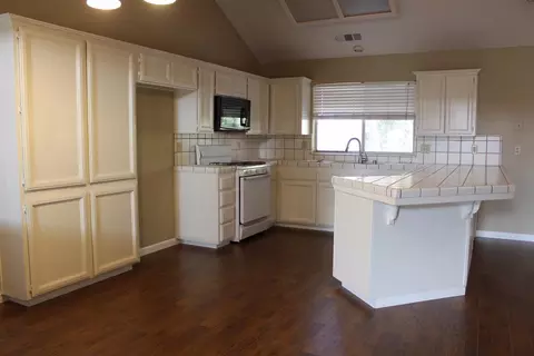 2924 E Pershing Ct, Visalia, CA 93292 photo 5