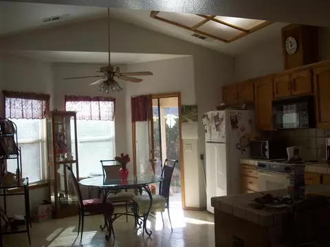 2425 Capitol Ct, Tulare, CA 93274 photo 10