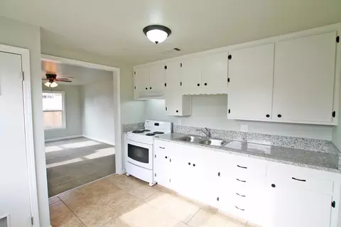 426 Pine St, Modesto, CA 95351 photo 13