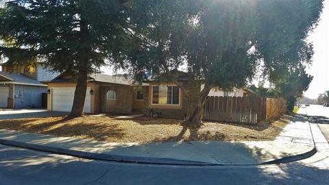 571 Tamarack Ln, Lemoore, CA 93245 photo 2