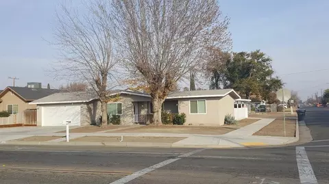 306 N E St, Tulare, CA 93274 photo 2