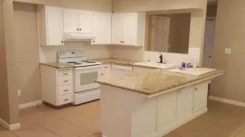 306 N E St, Tulare, CA 93274 photo 4