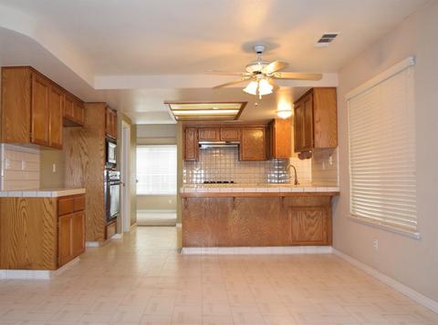 1592 Mckelvy Ave, Clovis, CA 93611 photo 6