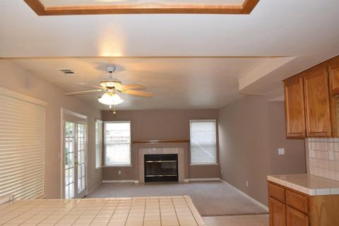 1592 Mckelvy Ave, Clovis, CA 93611 photo 8
