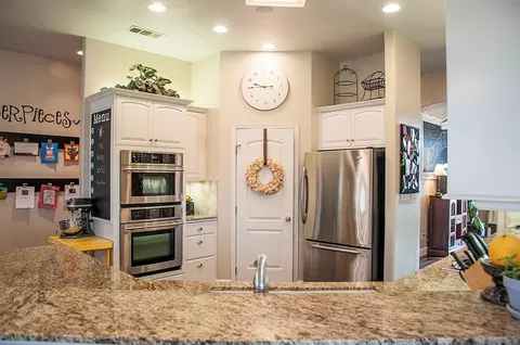 4424 E Sycamore Ct, Visalia, CA 93292 photo 17