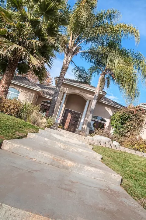 4424 E Sycamore Ct, Visalia, CA 93292 photo 2