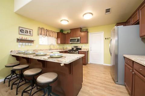 148 E Robin Ave, Visalia, CA 93291 photo 7
