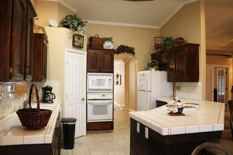 297 Mitchell Ave, Tulare, CA 93274 photo 3