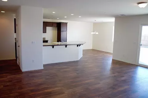 547 Alpha St, Tulare, CA 93274 photo 7