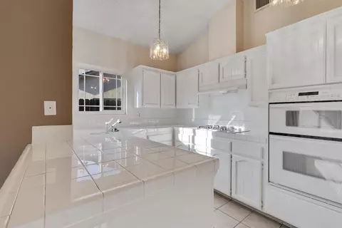 1209 E Ferguson Ave, Visalia, CA 93292 photo 2