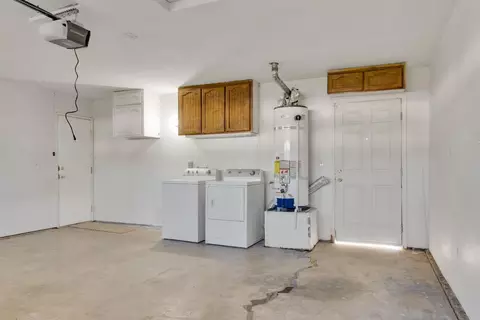 1209 E Ferguson Ave, Visalia, CA 93292 photo 27