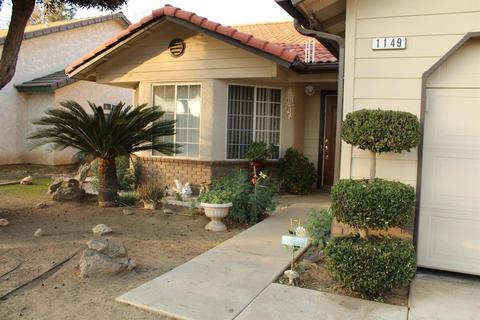 1149 E Davis Dr, Dinuba, CA 93618 photo 1
