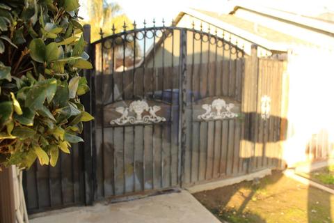 1149 E Davis Dr, Dinuba, CA 93618 photo 5