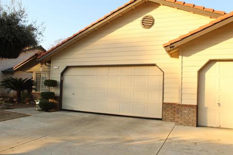 1149 E Davis Dr, Dinuba, CA 93618 photo 4