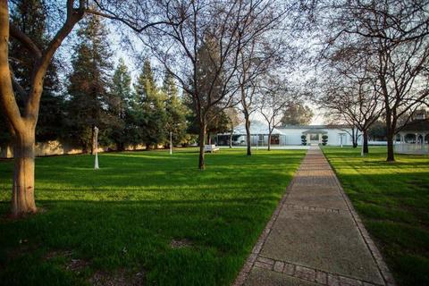 2567 E Bardsley Ave, Tulare, CA 93274 photo 4