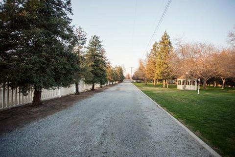 2567 E Bardsley Ave, Tulare, CA 93274 photo 3