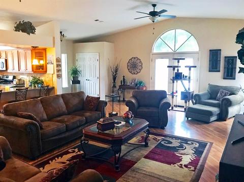 814 Heath Ct, Lemoore, CA 93245 photo 6