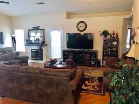 814 Heath Ct, Lemoore, CA 93245 photo 8